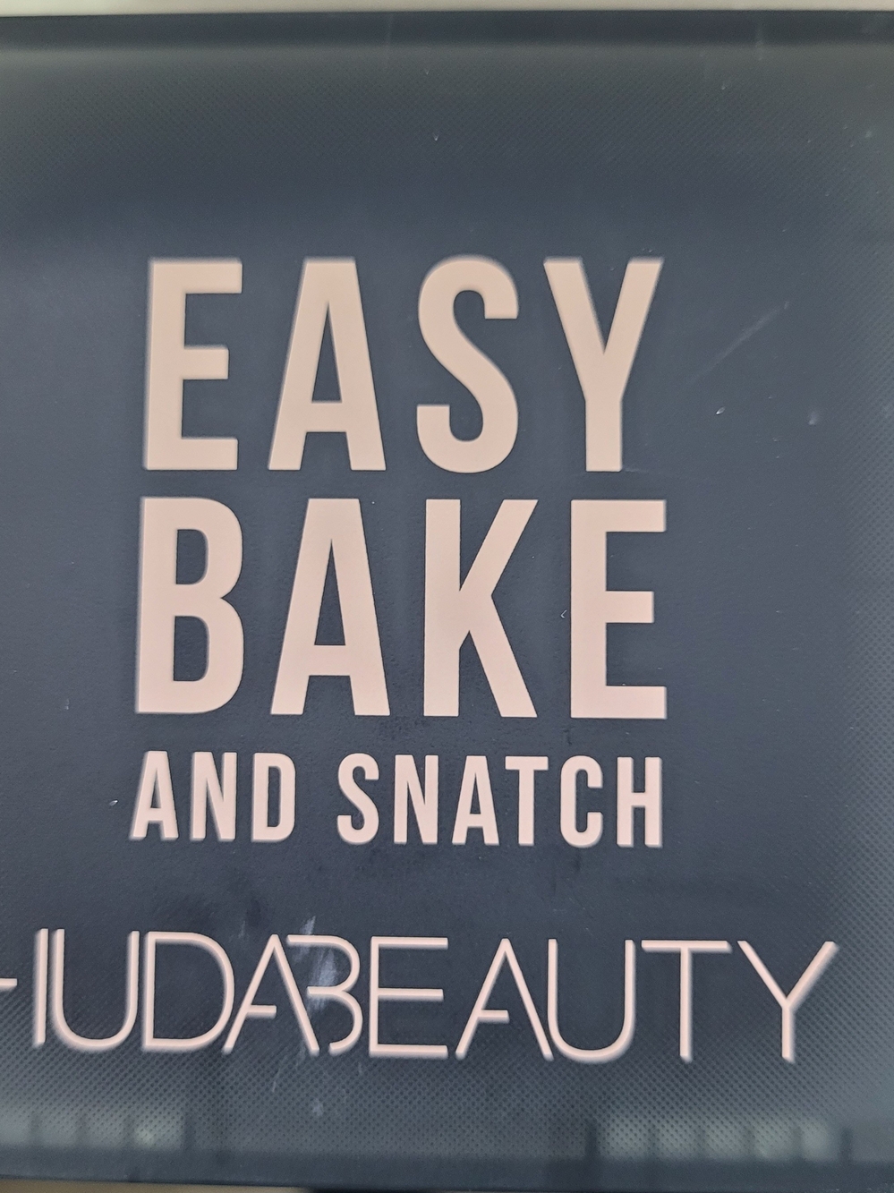 HUDA BEAUTY Easy Bake and Snatch Palette - Cherry Blossom Cake